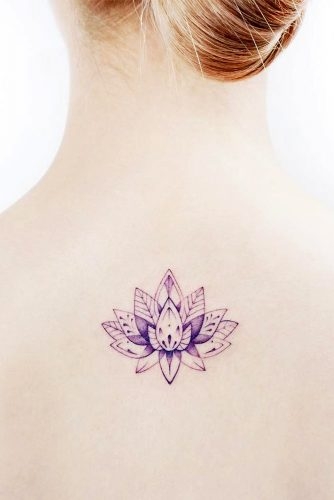 Tattoo espalda flor o lirio de agua
